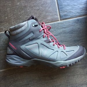 Women’s Merrell hiking boot